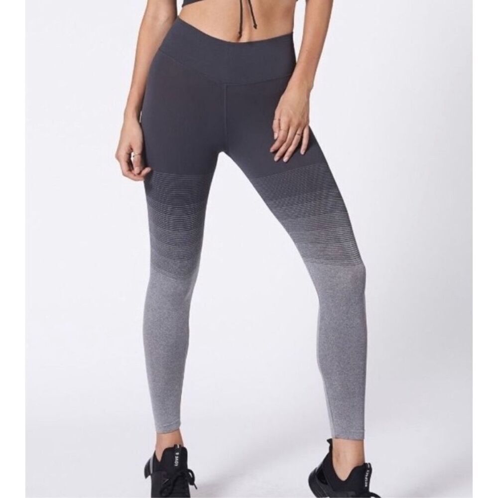 NUX NeW athletic leggings - size M black and gray ombré